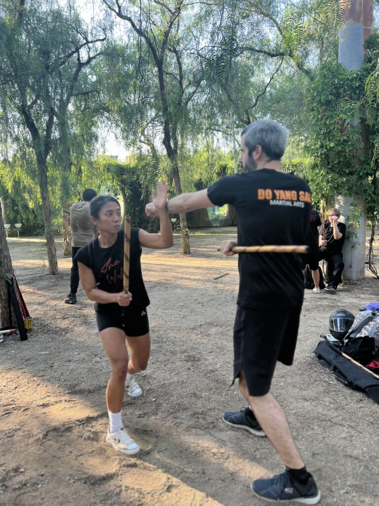 Kali Filipino en Barcelona con entrenamiento de reflejos y coordinación.