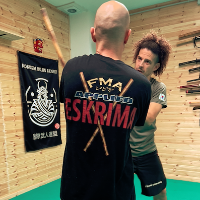Kali/Eskrima en Barcelona – trabajo de bastón y transferencia a manos vacías