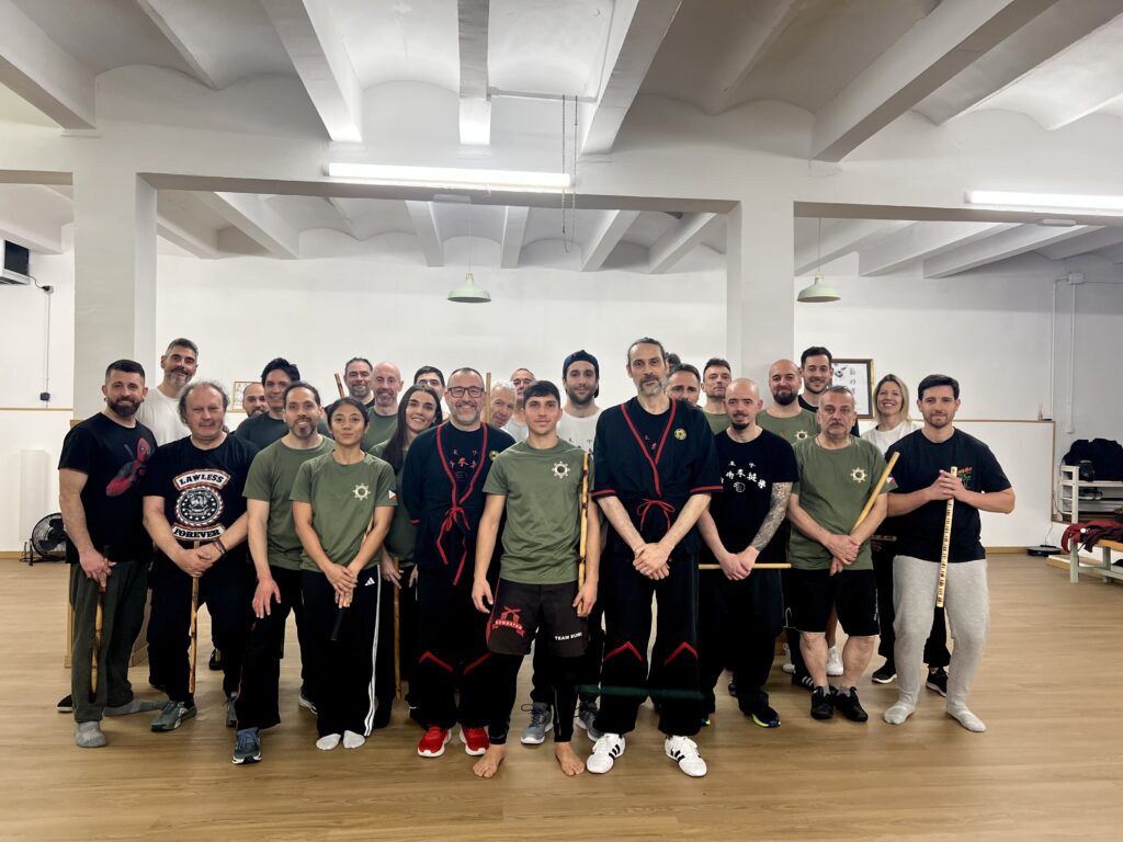Comunidad de artes marciales en Barcelona compartiendo seminario de Kali Filipino - Eskrima y Wing Tsun.
