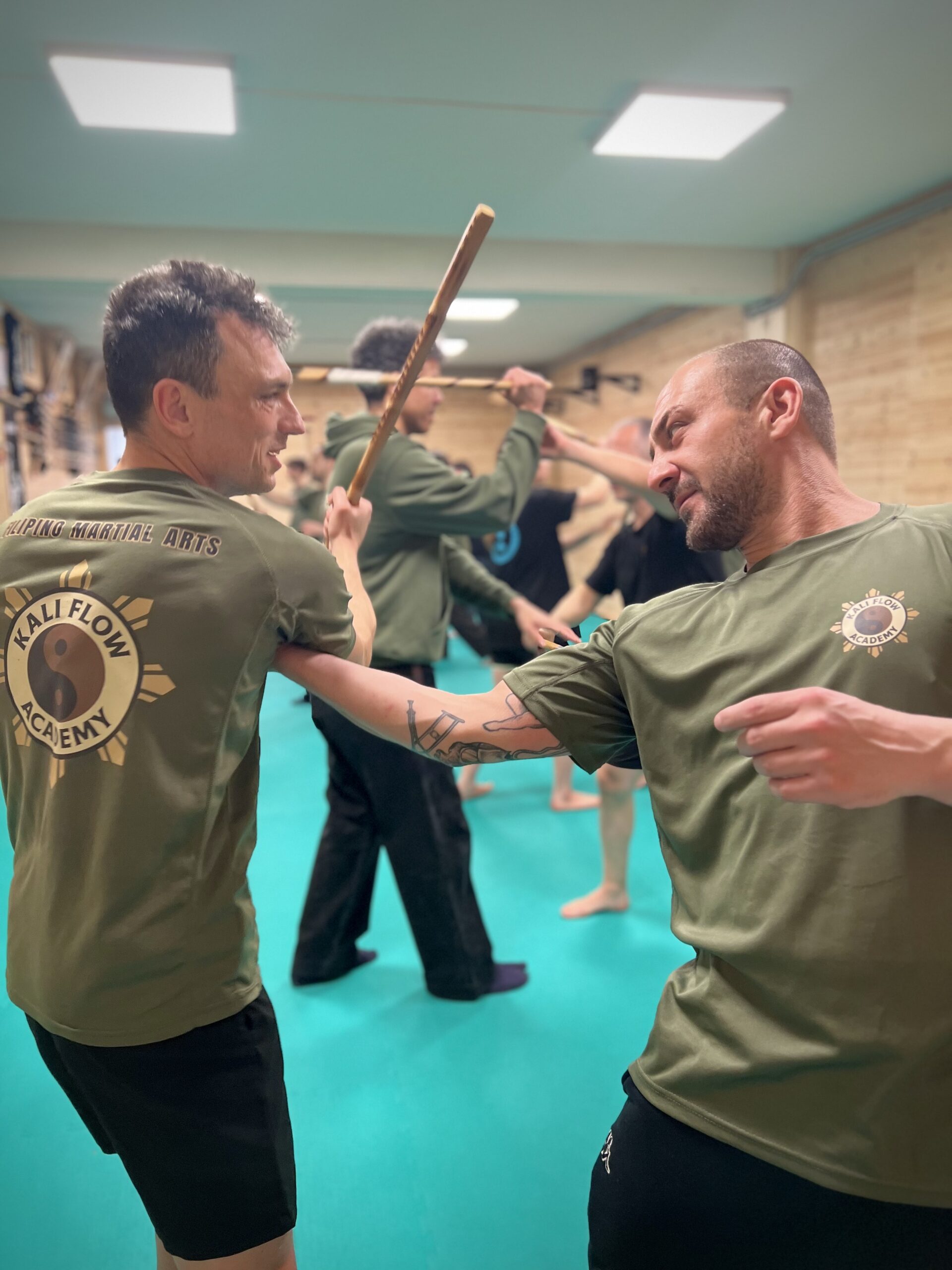Entrenamiento de Kali Filipino en Barcelona con bastones de rattan