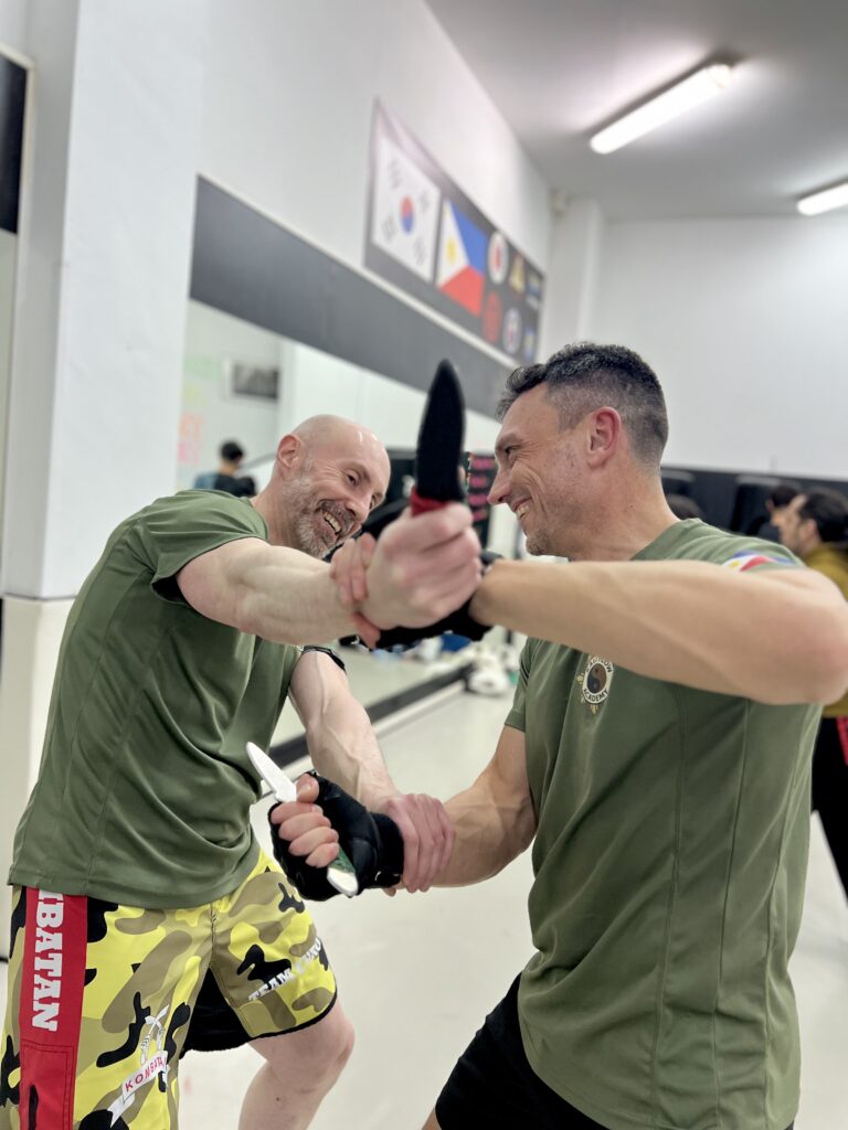 Defensa Personal con cuchillo en Barcelona. Arte Marcial Kali Filipino